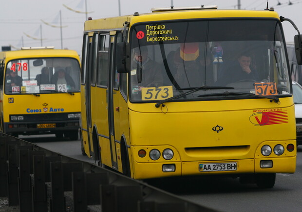 Маршрутки планируют оставить как транспорт – подвозящий к метро. Фото Максима Люкова 