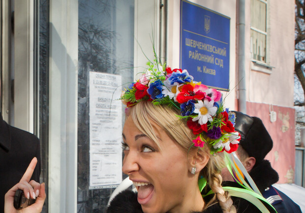 Одна "феменка" уже сушит сухари. Фото FEMEN