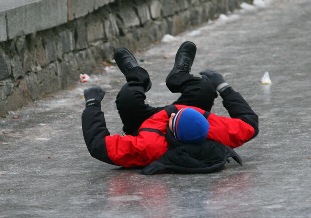 Больше тысячи киевлян получили травмы на скользких улицах. Фото Максима Люкова