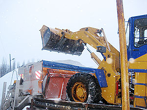 Дороги Киева чистит 350 снегоуборочных машин. Фото КГГА