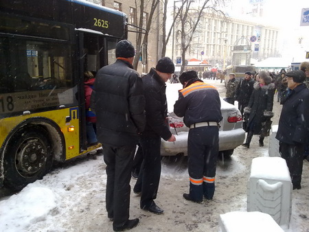Авария парализовала движение троллейбусов по двум маршрутам. Фото Владимира Гребенкина