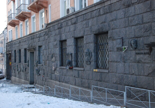 У Союза писателей хотят забрать здание. Фото Николая Лещука