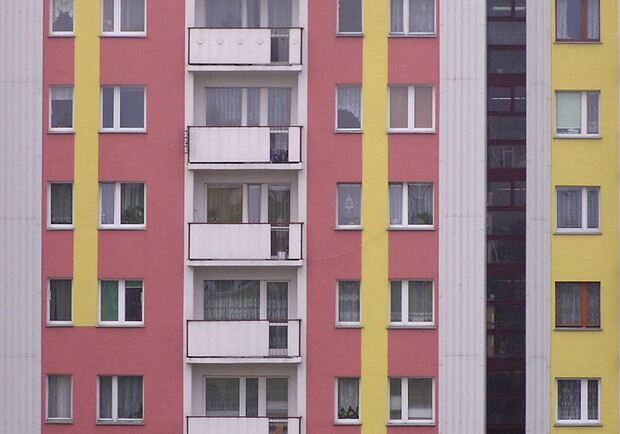 Хотите перепланировать квартиру или утеплить балкон? Придется побегать с бумажками. Фото с сайта sxc.hu