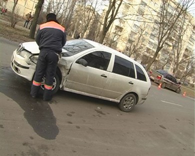 Вчера в Киеве гоняли на высоких скоростях и садились пьяными за руль. Фото: ГУ ГАИ.