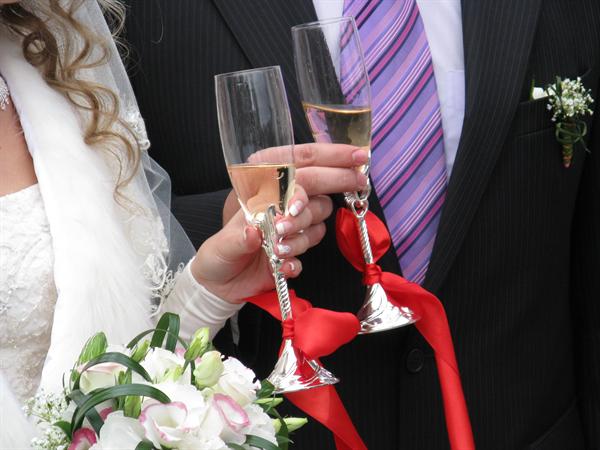 Киевляне побегут жениться сразу после Пасхи. Фото с сайта sxc.hu.