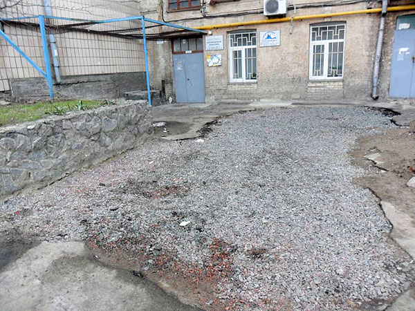 КГГА просит, по возможности, фотографировать места разрытий. Фото с сайта kmv.gov.ua.