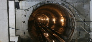 Станцию метро 