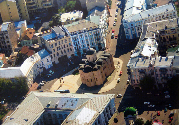 Под видом исторического здания на Контрактовой могут построить очередную высотку. Фото с сайта zakupka.com.