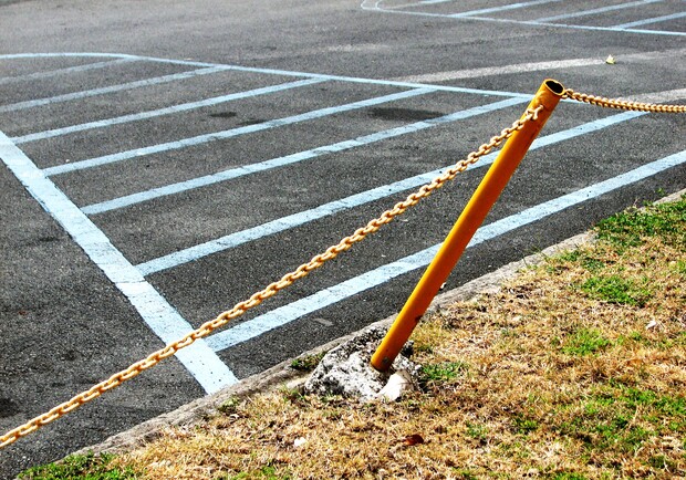 КГГА назвала места для парковки. Фото sxc.hu