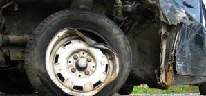 Иномарка влетела в памятник Гонгадзе