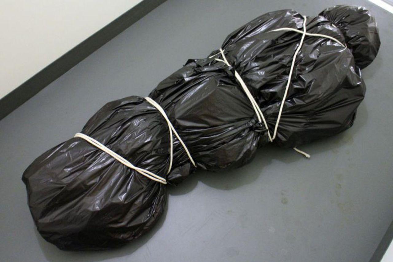 Обмотан скотчем: в харьковской квартире нашли труп в мешке