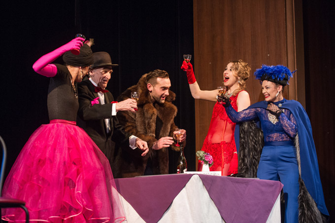 Вопрос решен: сотрудникам харьковских театров выплатят зарплату