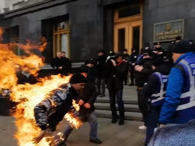 Новость - События - Самоподжог в центре Киева: что решили с земельным вопросом пострадавшего