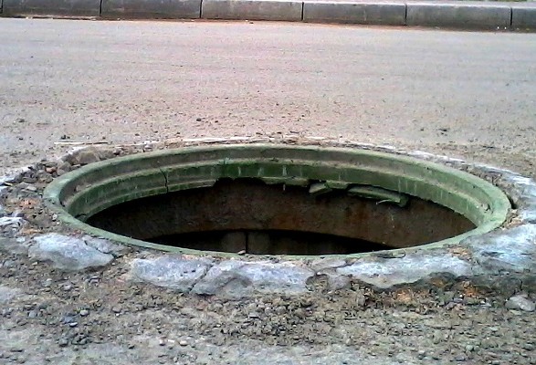 В Одессе до 1 марта должны закрыть все люки: нарушителей ждет штраф