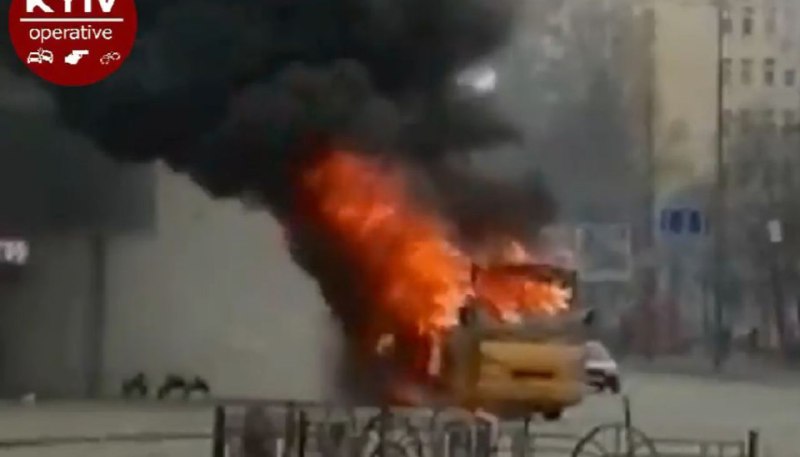 Новость - События - Загорелась на ходу: в маршрутке на Соломенской площади вспыхнул пожар