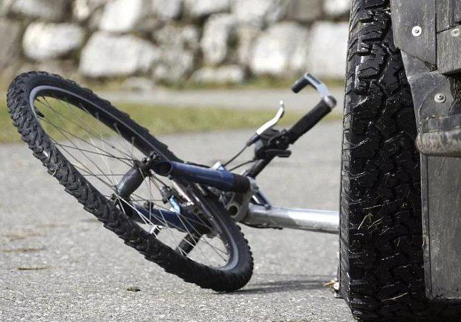 Новость - События - Ничто не помеха: на Нивках автохамы запарковали велодорожку