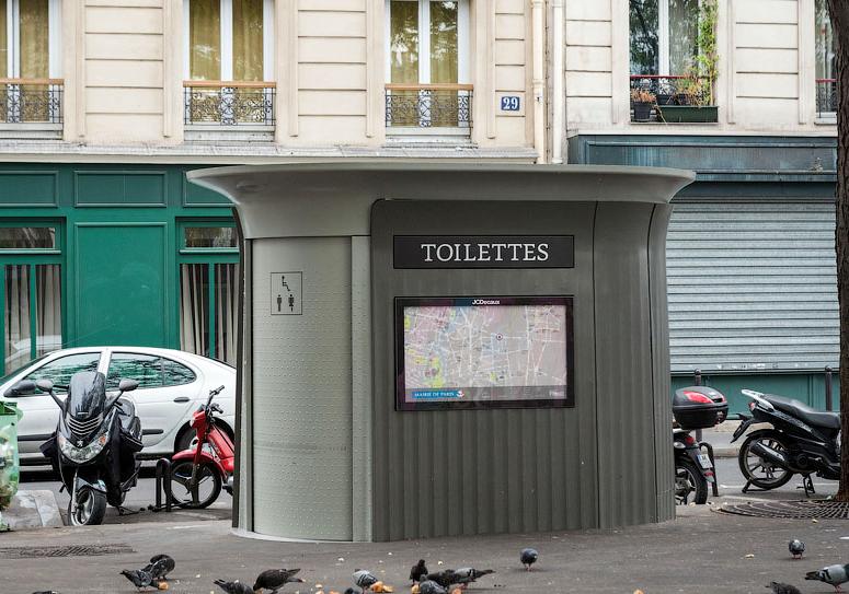 Модульный туалет в Париже, Франция