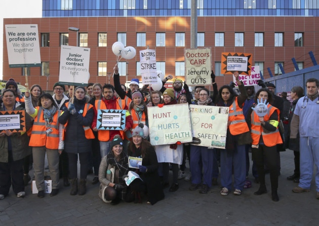 В Лондоне опять страйкуют врачи: более 5000 операций отменено