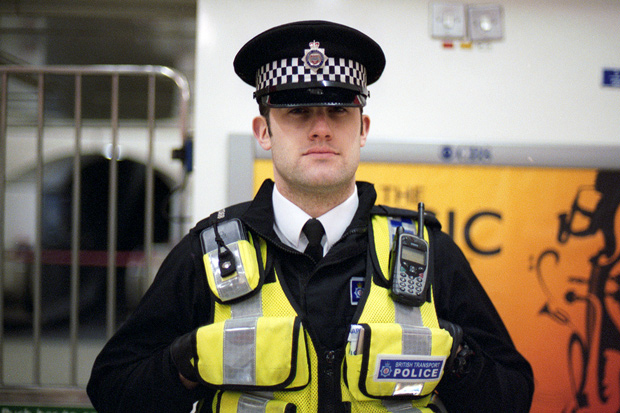 После террактов в Бельгии полиция Великобритании усилила охрану стратегических мест