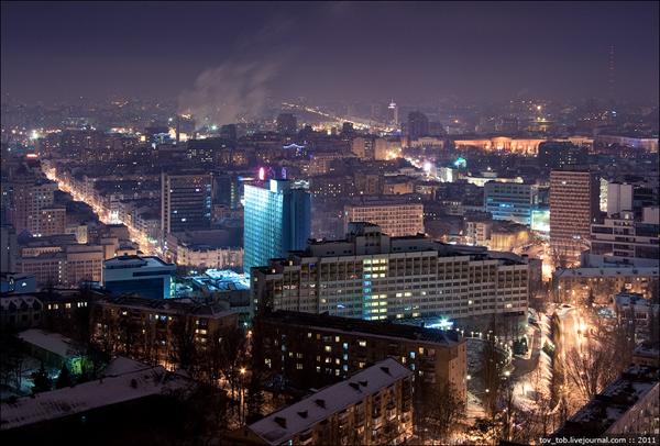 Уставший от дневных перипетий Киев готовился к ночным происшествиям. Фото Олега Тоцкого.