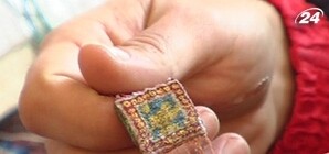 Днепропетровец соткал самый маленький и плотный ковер в мире