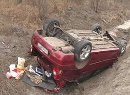 Автомобиль упал в кювет, перевернувшись на крышу. Фото с сайта "Магнолии-ТВ".