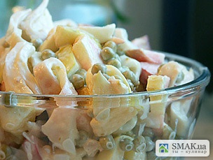 Подавайте такой салат сразу, как приготовите. Фото с сайта smak.ua