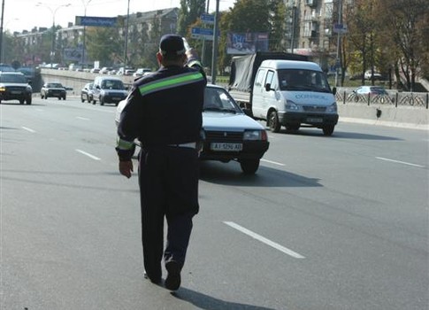 ГАИ разъяснила, в каких случаях остановка автомобиля - оправдана. Фото с сайта news.auto.meta.ua