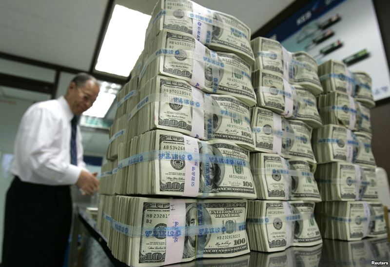 Первые деньги поступят уже в ближайшие дни. Фото Reuters