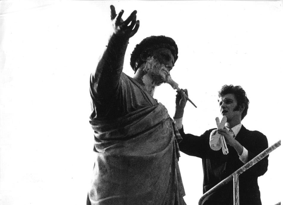 История Юморины в фотографиях: смотри, как в Одессе отмечали 1 апреля