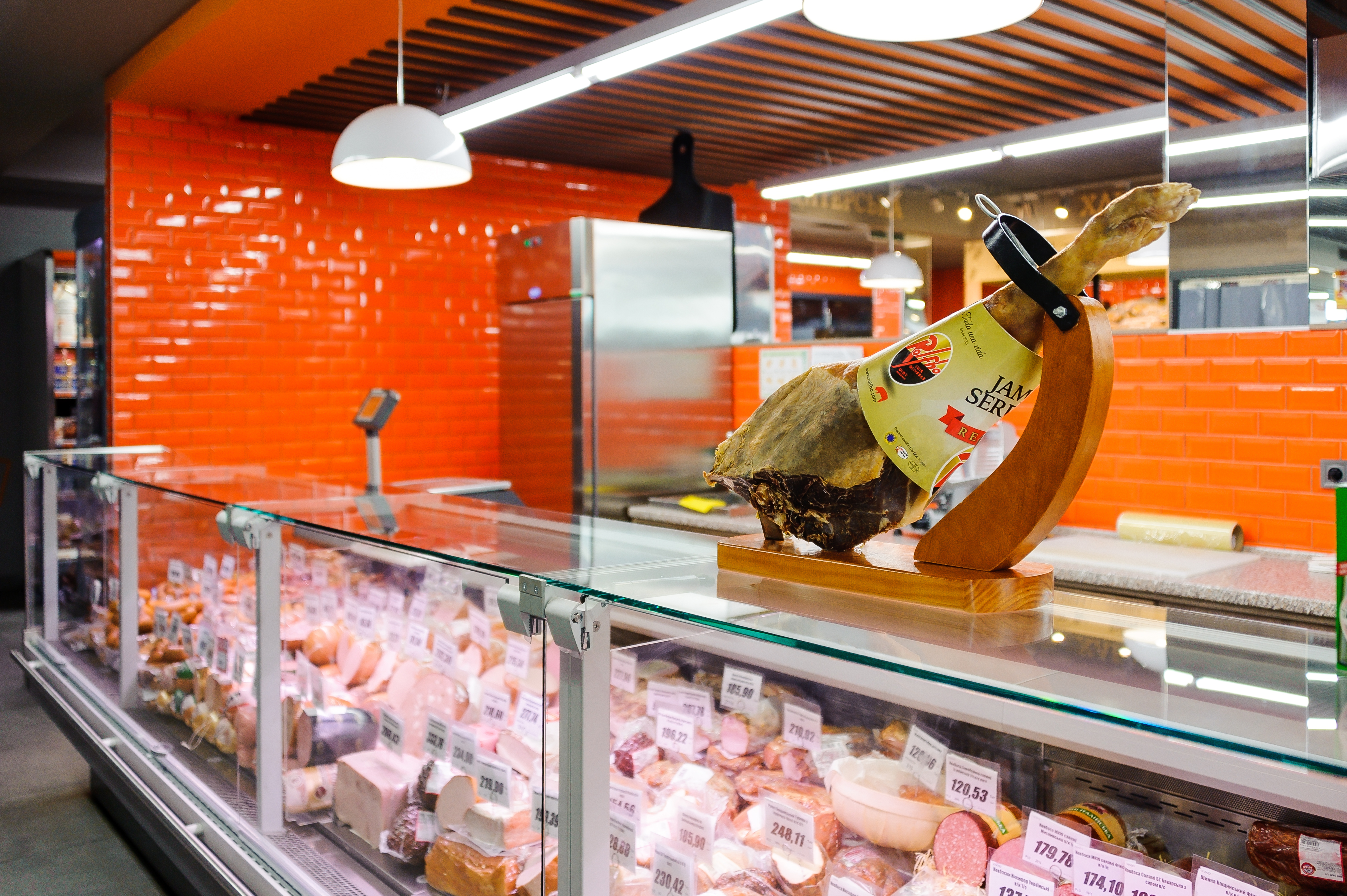 Одесский колорит, ноу-хау и никакой просрочки: в чем секрет успеха сети супермаркетов 