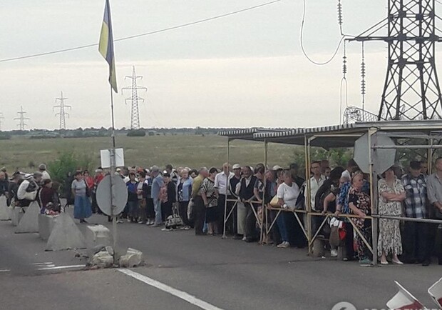 Не проедешь: "ДНР" закрывает границы с Украиной фото