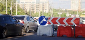 Не проедешь: на мосту Патона перекроют две полосы