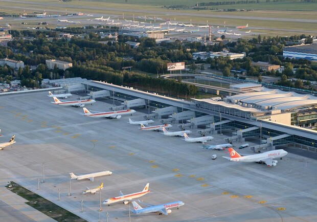 Аэропорт "Борисполь" закрыл еще один терминал фото
