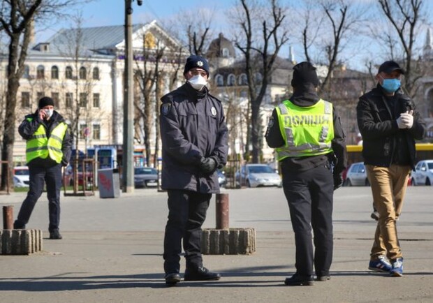 Закрой меня полностью: полиция будет проверять киевлян на соблюдение самоизоляции фото