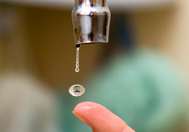 Не пей воду из-под крана: в двух районах будут промывать трубы фото