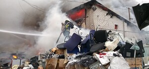 С огнем боролись до поздней ночи: что горело на Левом берегу (видео)