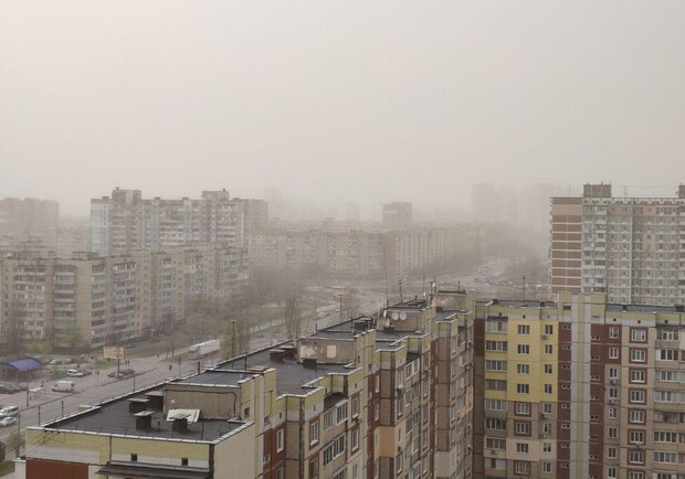"Закройте окна и не выходите на улицу": что происходит с воздухом в Киеве фото