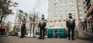 Массовое заражение в Вишневом: полиция оцепила целый дом с больными Covid-19