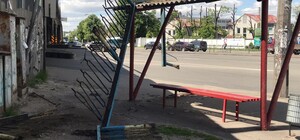 Фотофакт: на Куреневке с моста рухнуло ограждение