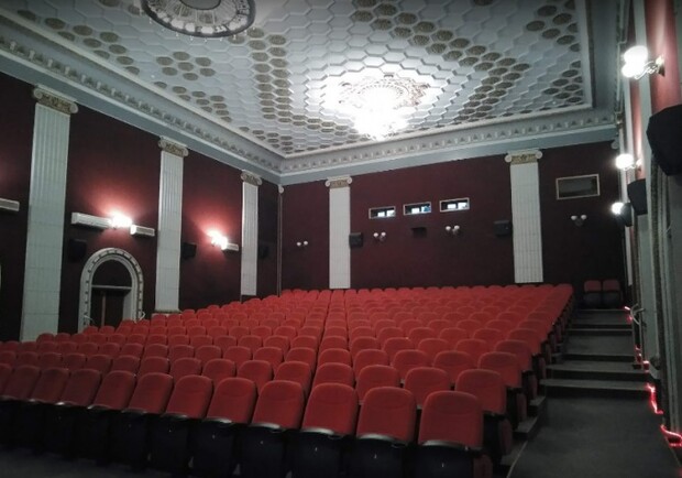 Получи ответ: когда откроются кинотеатры и театры  - фото: epravda.com.ua
