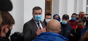 Пора нагонять крепатуру: в Полтаве спортсмены провели акцию за открытие фитнес-клубов и спортзалов