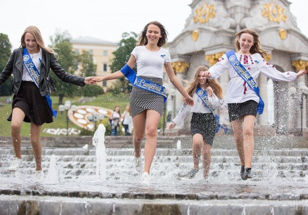 Как в 2020 году в Киеве пройдет праздник "Последнего звонка". Фото: Униан