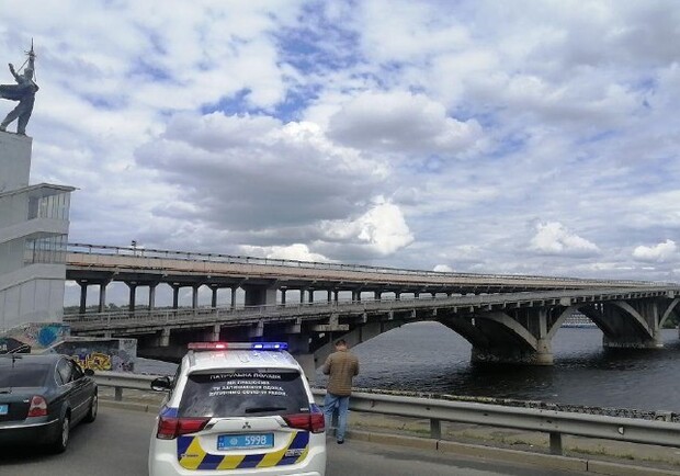 Полиция задержала минера моста Метро. Фото: Патрульная полиция
