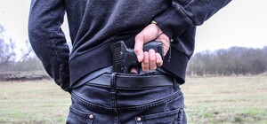 Приезжала полиция: в Харькове парни нестандартно поздравили друга с днем рождения