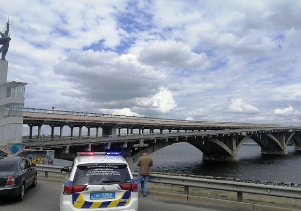Что грозит "минеру" моста Метро. Фото: Патрульная полиция
