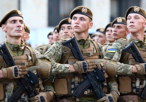 Получи ответ: будут ли выпускников школ забирать в армию этим летом - фото: delo.ua