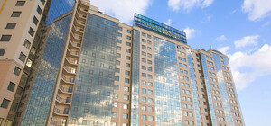 Разбился насмерть: на поселке Котовского с 12 этажа высотки выпал мужчина