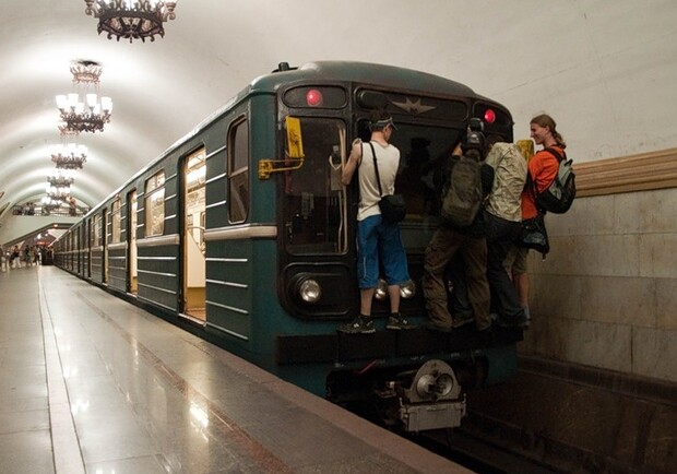 Киевляне регулярно замечают зацеперов в метро. Фото: bigmir.net