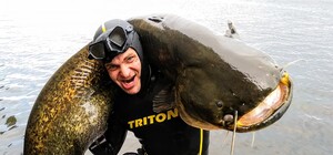 Рыба моей мечты: днепровский блогер выловил огромного сома